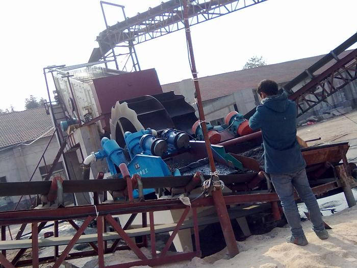 煤泥脫水篩生產(chǎn)現(xiàn)場(chǎng) 煤泥脫水篩生產(chǎn)現(xiàn)場(chǎng).jpg